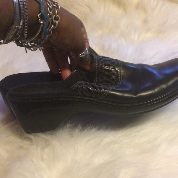 Clark’s slip ons - Picture 2 of 8